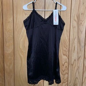 nwt under moments slip size 42